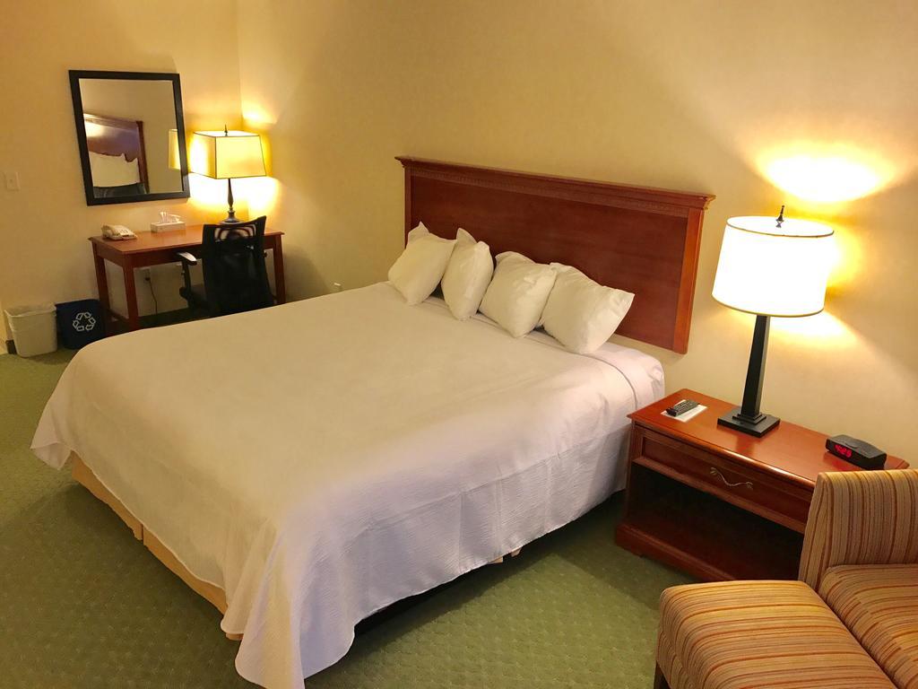 White River Inn & Suites Уайт-Ривер-Джанкшн Экстерьер фото