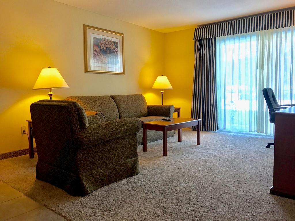 White River Inn & Suites Уайт-Ривер-Джанкшн Экстерьер фото